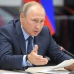 Путин поручил кабмину проработать индексации пенсий для работающих россиян