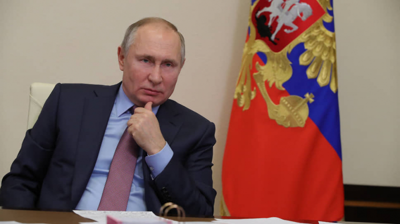 Путин обвинил чиновников в подгонке показателей зарплат в социальной сфере