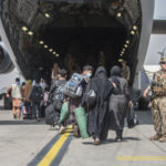 Великобритания и США предупредили об угрозе безопасности в аэропорту Кабула