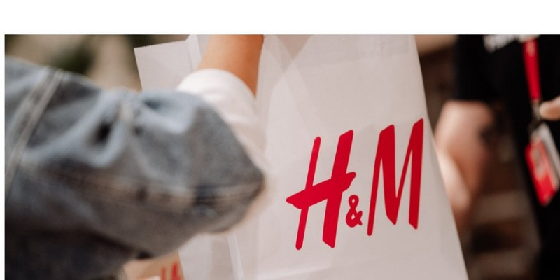 Модний гігант повертається. Де H&M планує відновити роботу своїх магазинів — перелік ТРЦ в Києві і Львові