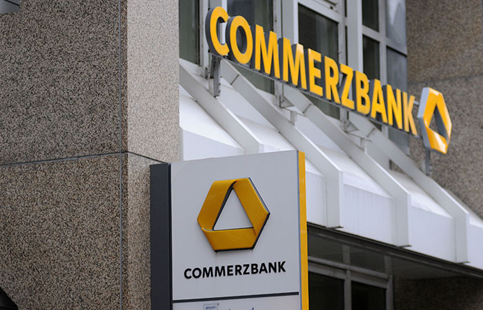 Правительство ФРГ решило пока больше не продавать акции Commerzbank